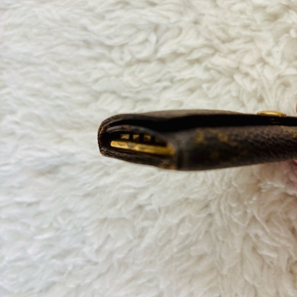 Louis Vuitton Monogram Leather Vintage 4 Hooks Key Holder - Picture 12 of 16